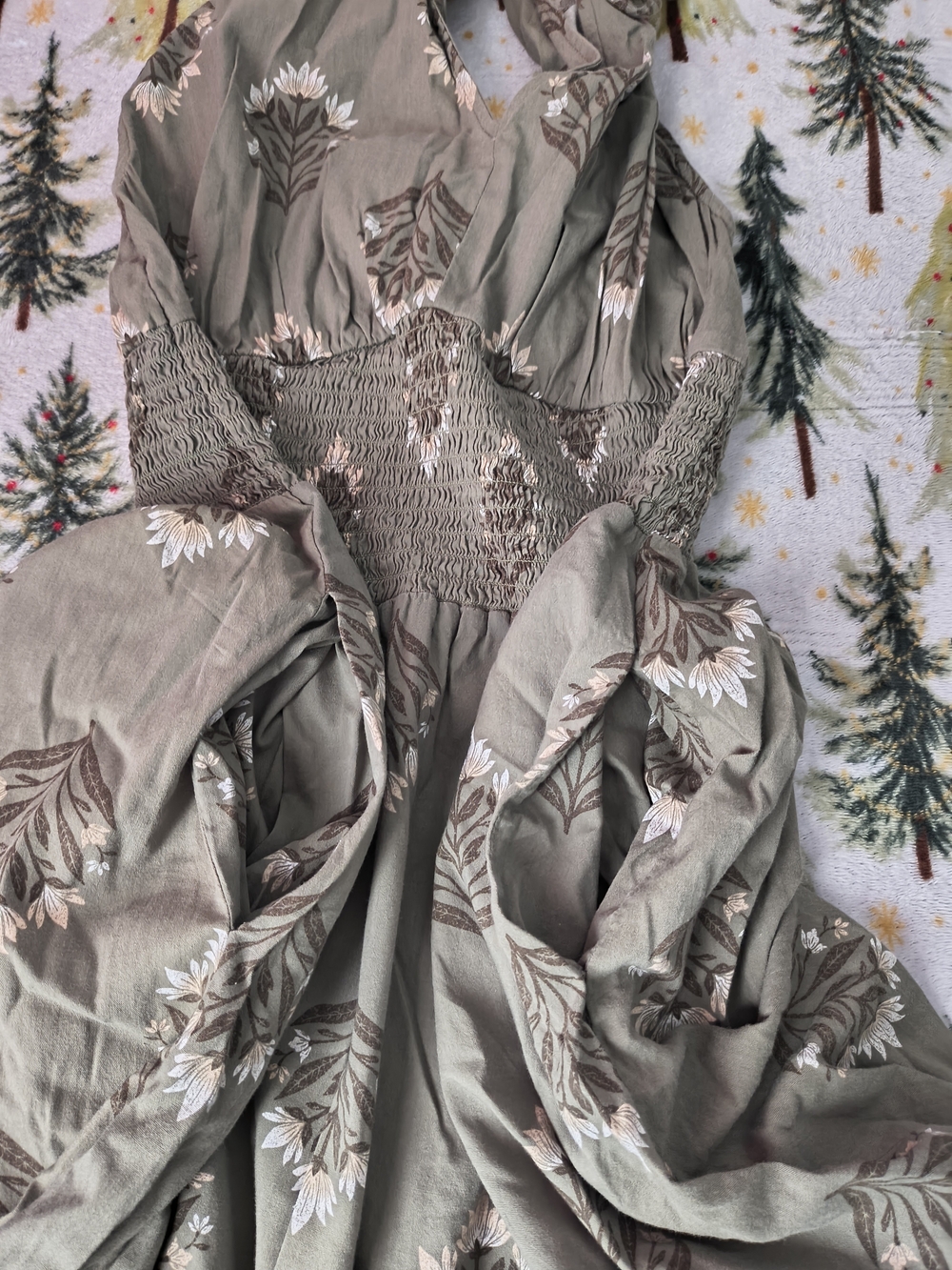 Old Navy Olive Printed V-Neck Smocked Midi Dress - Picture 9 of 11